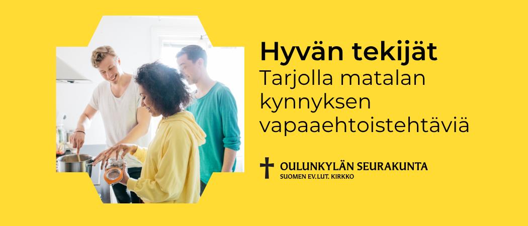 Kolme ihmistä keittiössä kattilan ääressä