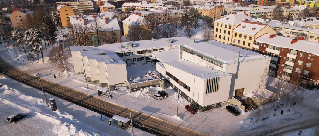 Alppilan kirkko talvella 2022, kuva Alberg Lindberg