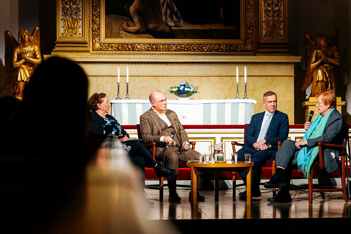 Sota ja rauha -paneelikeskustelu 5.10.2025 Tuomiokirkossa, kuvaaja Jani Laukkanen