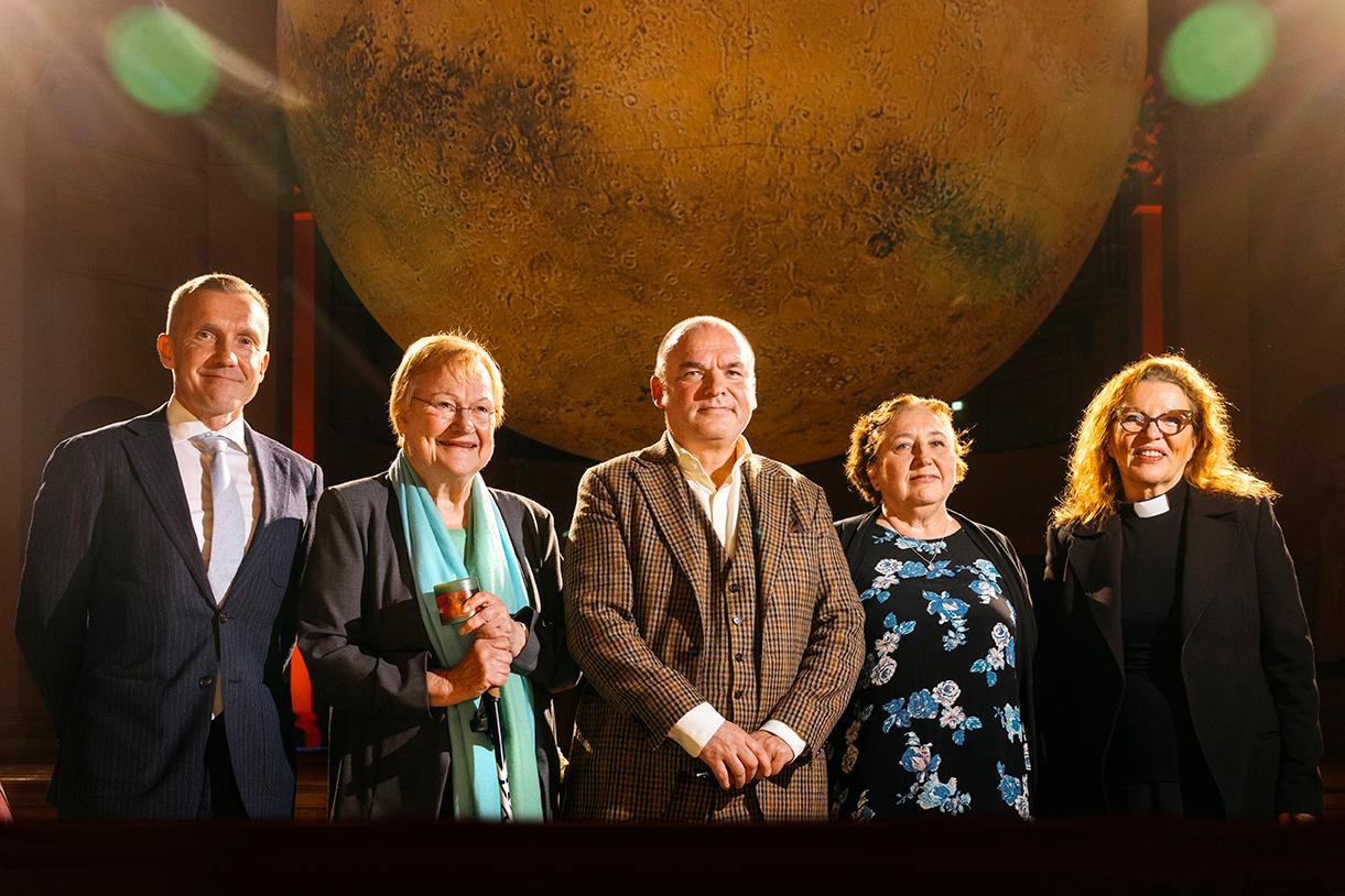 Sota ja rauha -paneelikeskustelijat 5.10.2025 Tuomiokirkossa, kuvaaja Jani Laukkanen