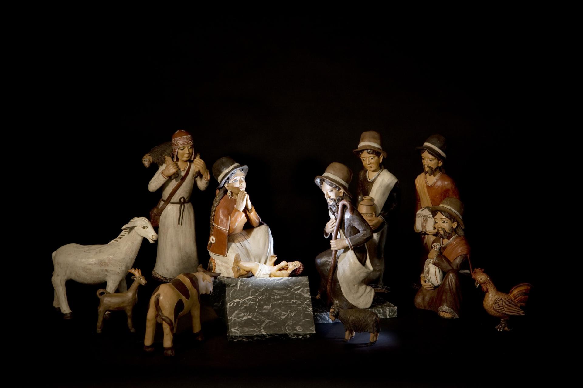 Perulainen jouluseimi, jossa Maria, Joosef, tietäjät, enkeli ja eläimiä Jeesuksen seimen ympärillä