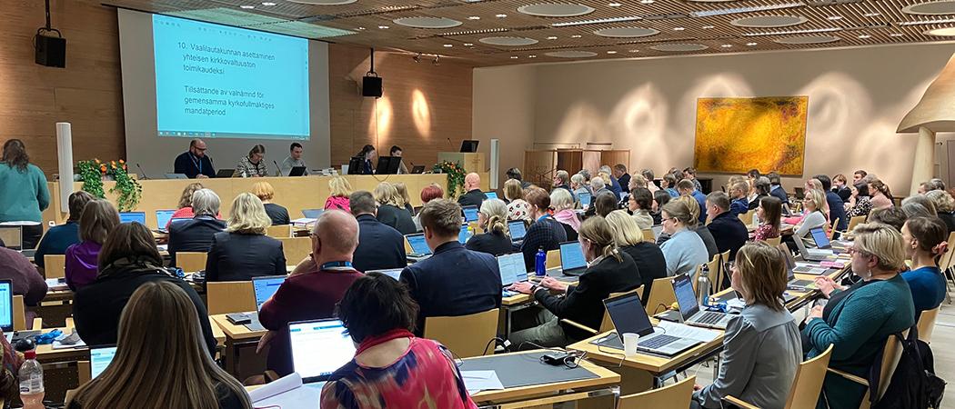 Kirkkovaltuusto valitsi istunnossaan uudet j&auml;senet yhteiseen kirkkoneuvostoon