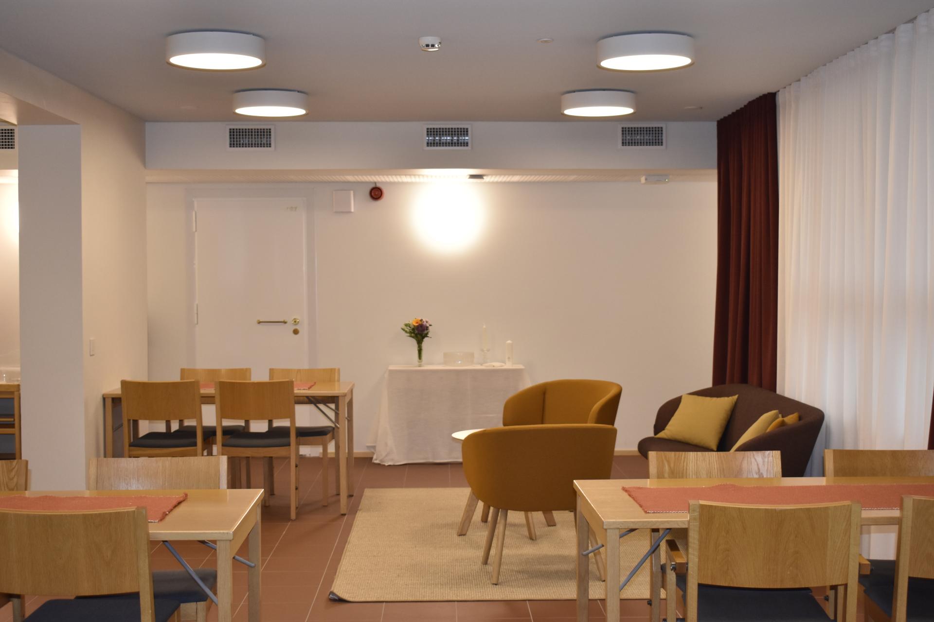 Malmin kirkon Kirkonkulma ja kastepöytä