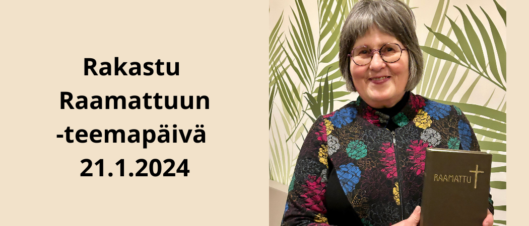 Tuula Leden kädessään Raamattu