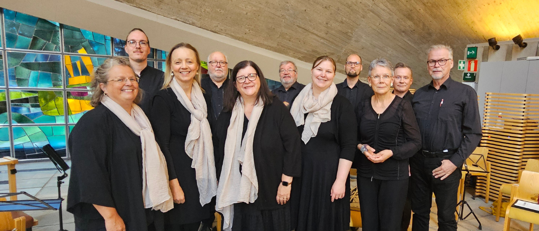 Vokaaliyhtye CantoNovo Kannelmäen kirkossa.