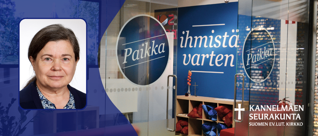 Riikka Hiidenkari, taustalla seurakunnan Paikka-tila Kauppakeskus Kaaressa.