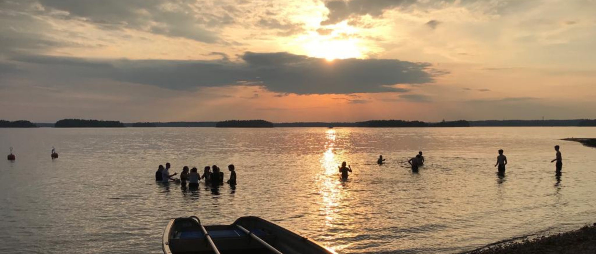 Hav vid Lekholmen, skribaelever som badar