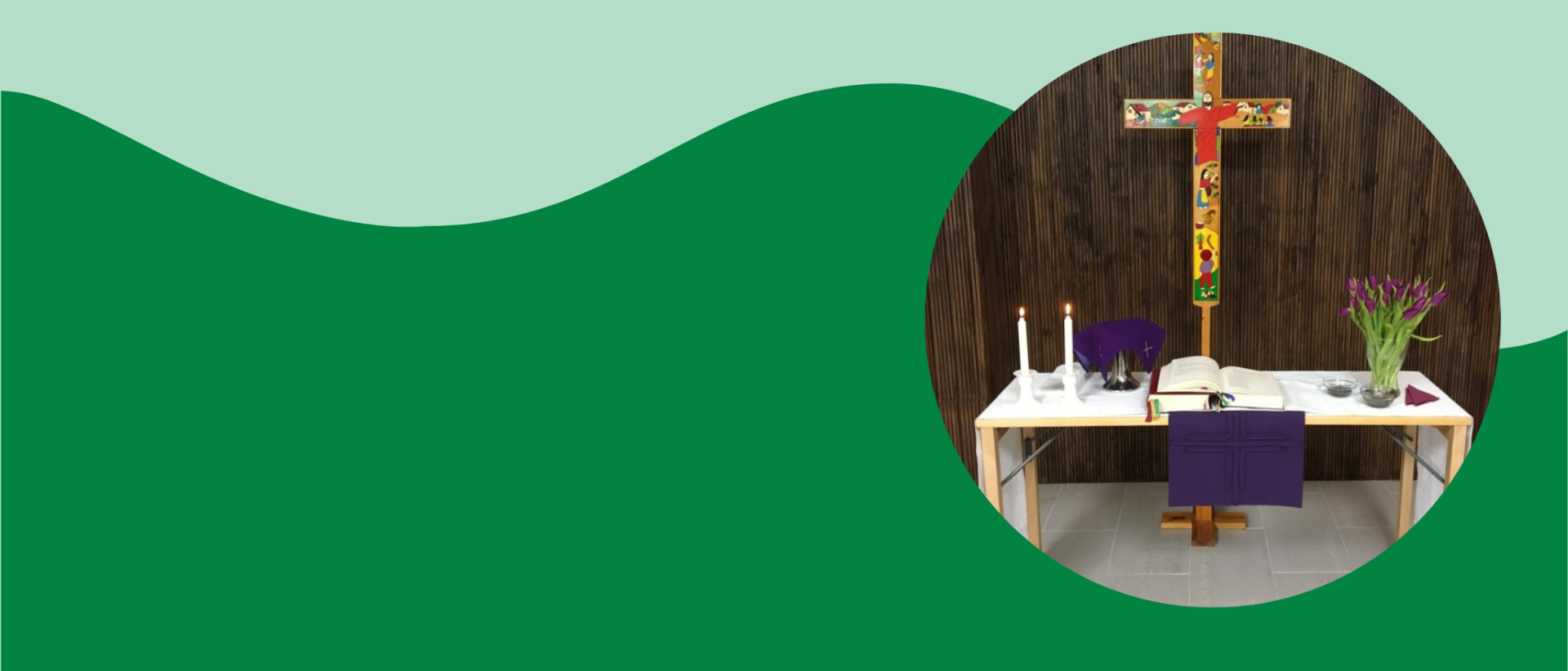 Vihre&auml;ll&auml; aaltopohjalla py&ouml;ryl&auml;ss&auml; Hertsikan ristin alttari