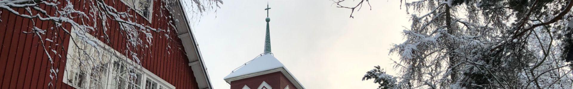 Huopalahden kirkko talvimaisemassa