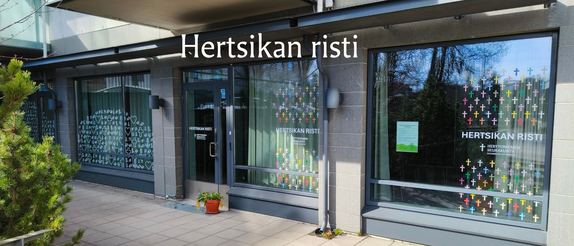Hertsikan risti. Ulkokuva ja teksti