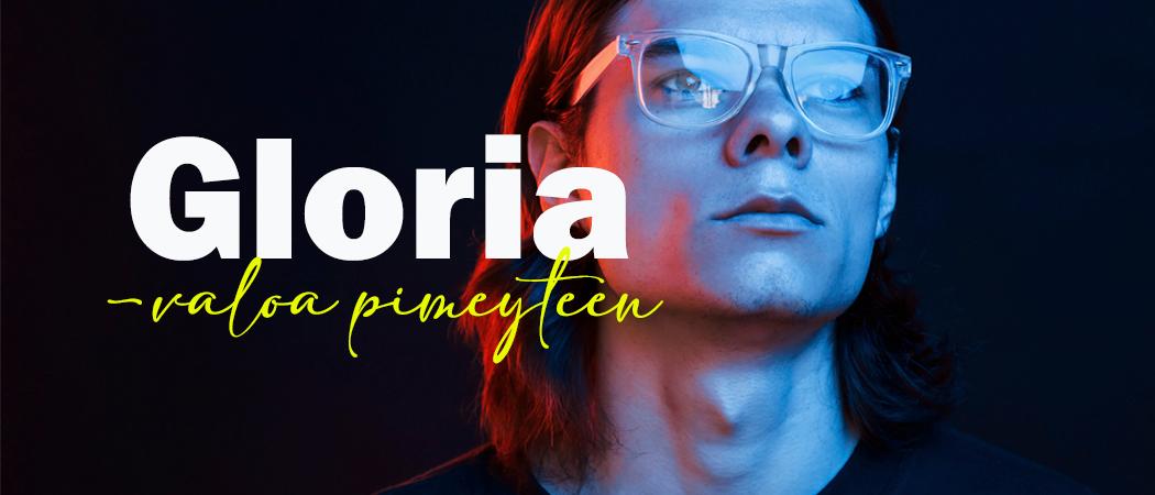 Henkilö joka katsoo valoon, teksti: gloria, valoa pimeyteen