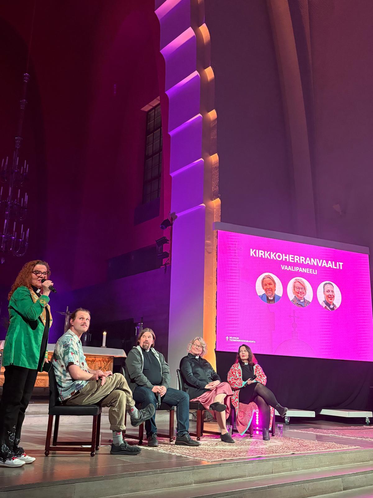 Tuomiokirkkoseurakunnan kirkkoherranvaaliehdokkaat vaalipaneelissa Mikael Agricolan kirkossa 5.11.2025