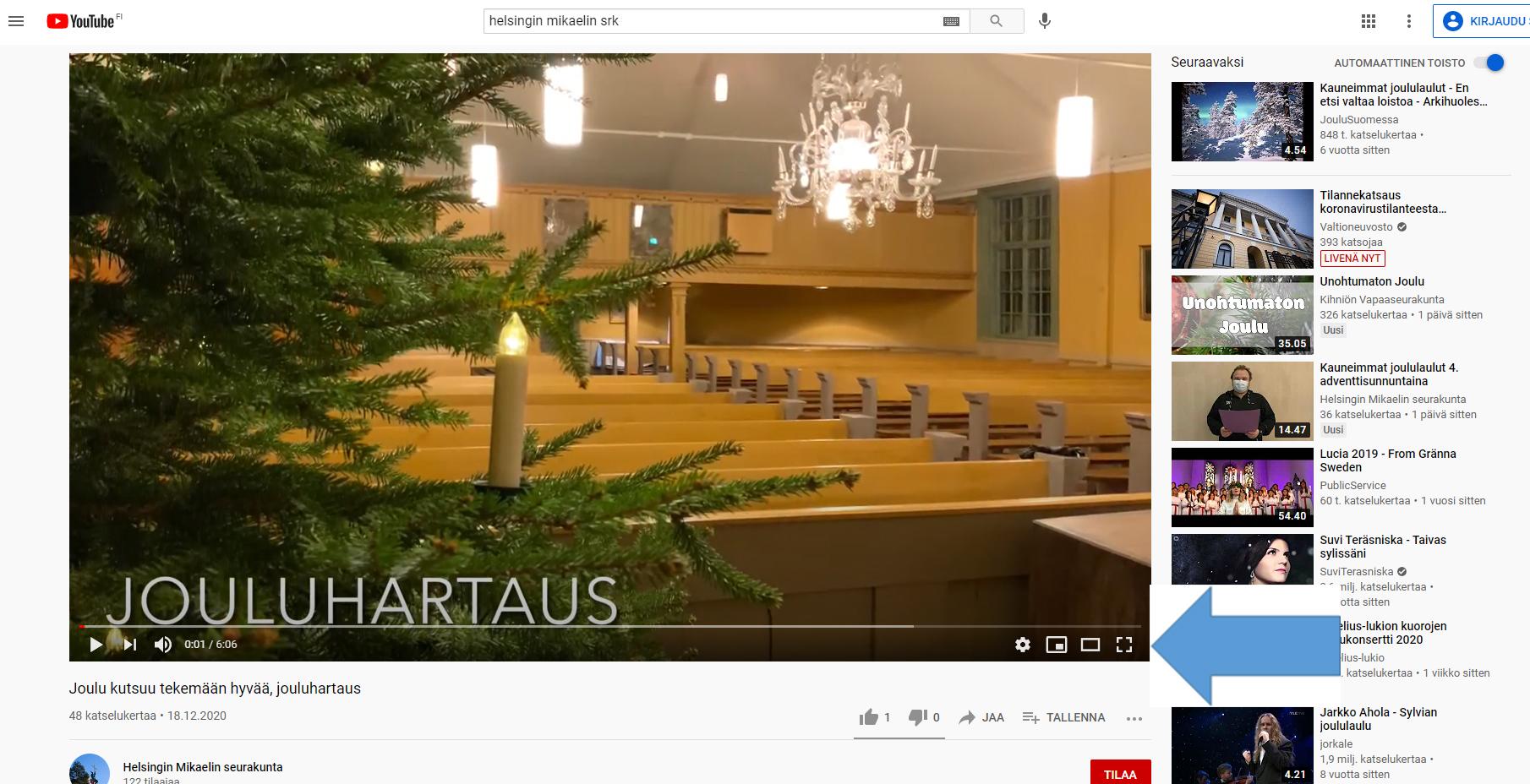 Youtube-sivu, jossa esi erkkinä jouluhartaus kirkossa. Nuolella merkitty koko ruudun näytölle avaava painike