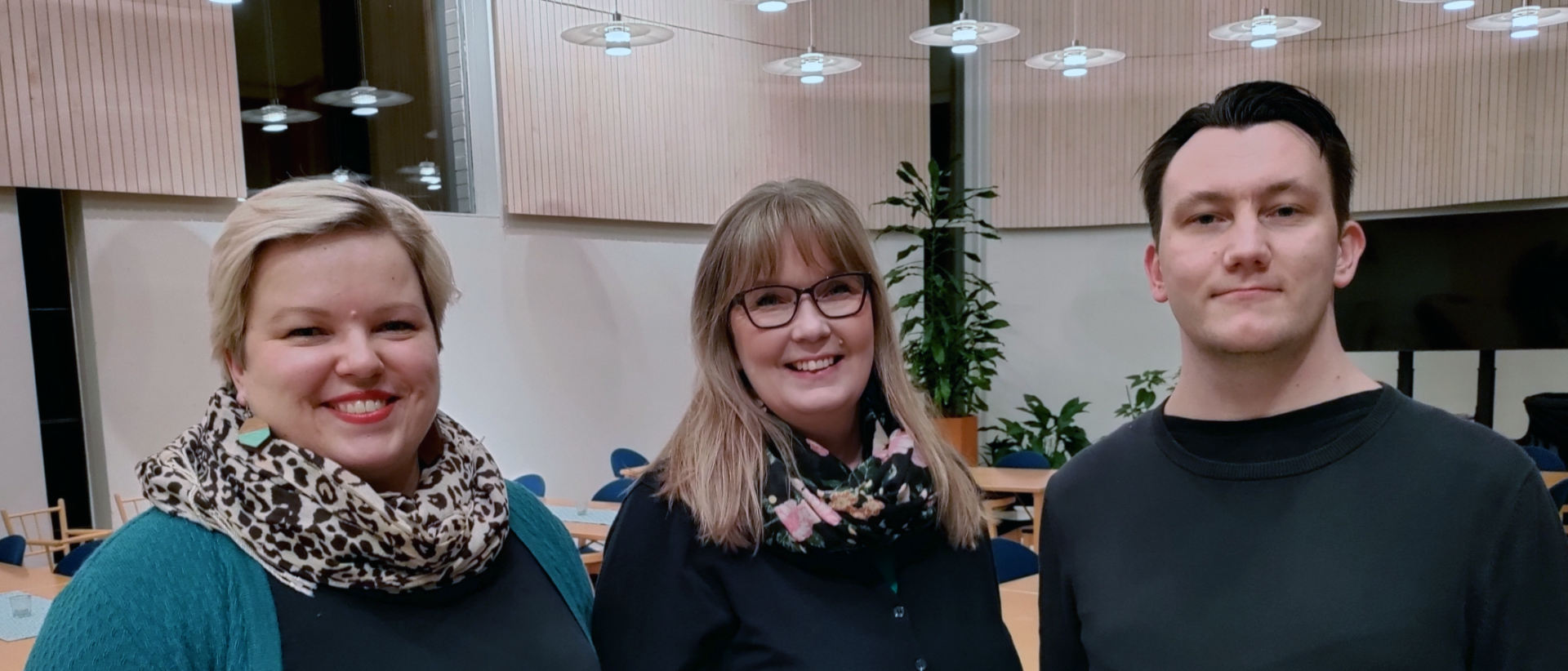 Herttoniemen srk luottamushenkilöt vas. Harjunpää, Raike-Ojanen ja Vuori Myllypuron kirkossa