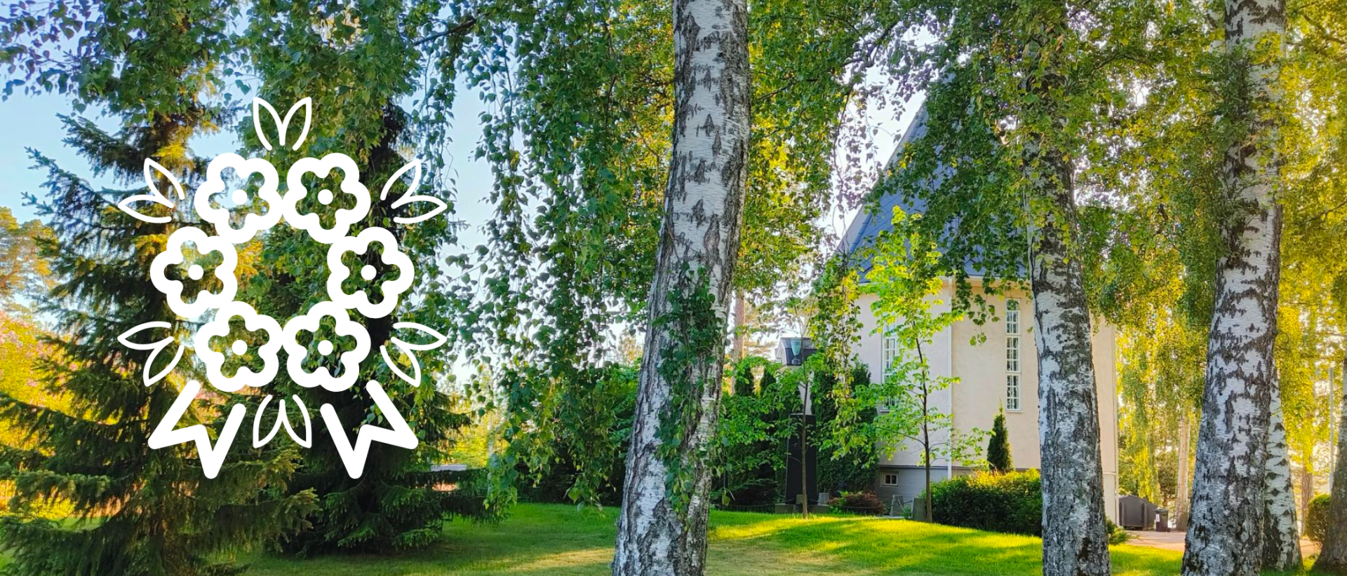 Kuva kesäisestä Leposaaren kappelista ja kirkon ilmeen mukainen graafinen kukkakranssi